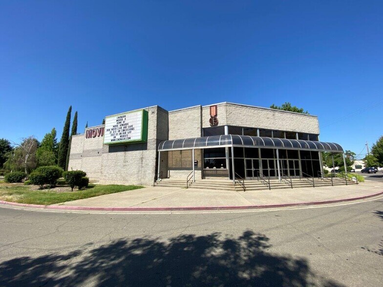 More Photos Of 359 Park Marina Cir, Redding Movie Theatre For Lease