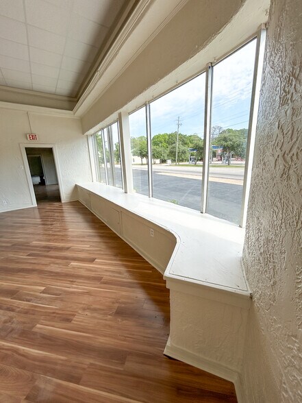 More Photos Of 97 S Sage Ave, Mobile General Retail For Sale