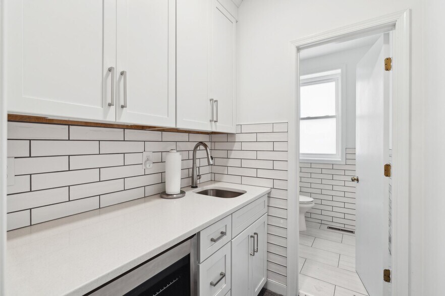 More Photos Of 2939 W Marshall St, Richmond Office For Lease