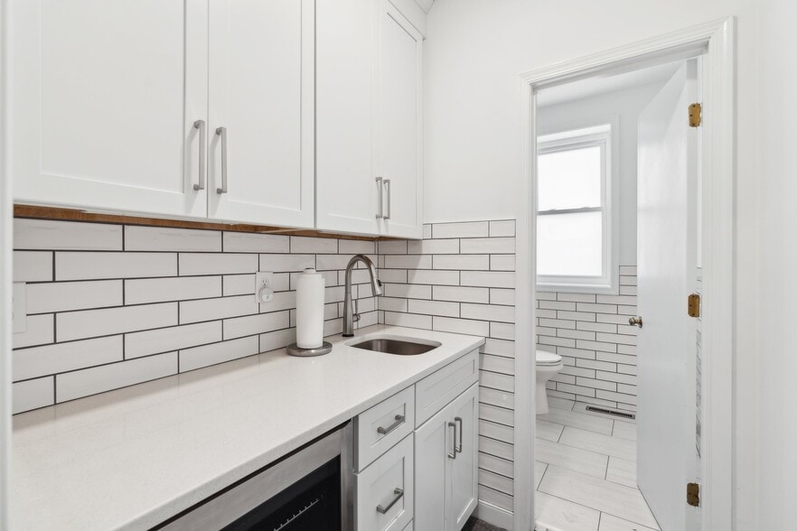 More Photos Of 2939 W Marshall St, Richmond Office For Sale