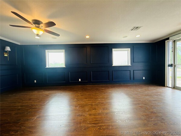 More Photos Of 1002 E Cherry St, Cushing Medical For Sale