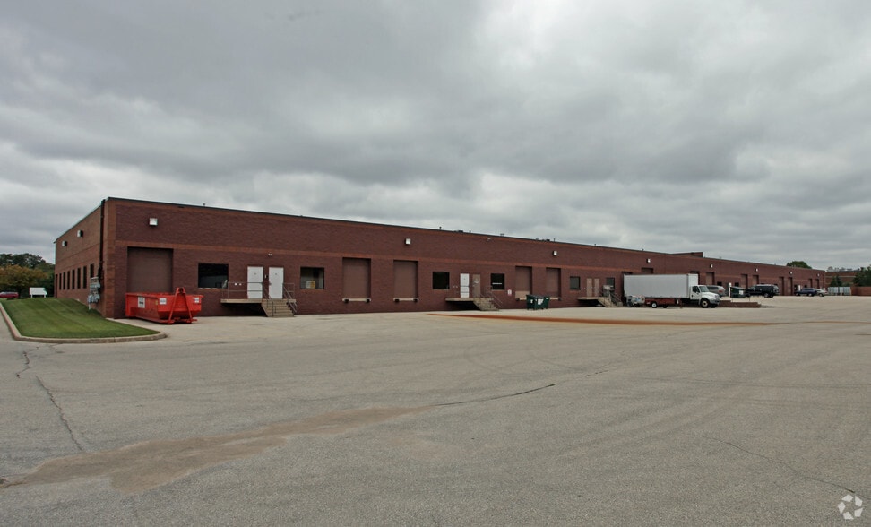 More Photos Of 1020 James Dr, Hartland Light Manufacturing For Lease