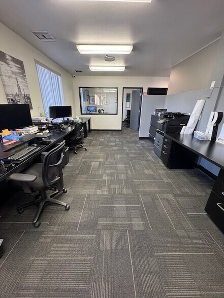 More Photos Of 2906 E Coronado St, Anaheim Warehouse For Lease