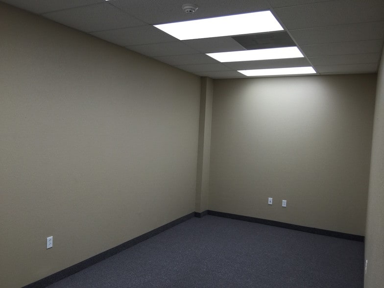 More Photos Of 42-46 N 11th St, Beaumont Freestanding For Lease