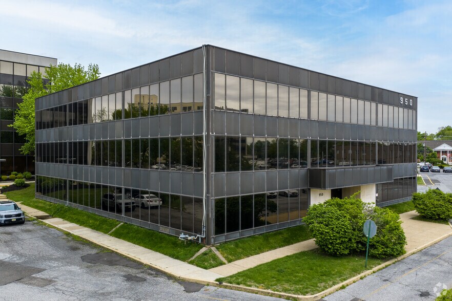 More Photos Of 950 N Kings Hwy, Cherry Hill Medical For Lease