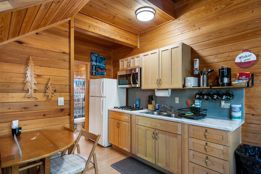 More Photos Of 1022 S Hunter Creek Dr, Payson Hotel For Sale