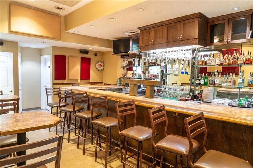 More Photos Of 10 Market St, Pittsburgh Restaurant For Sale