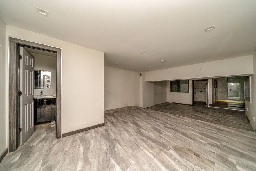 More Photos Of 111 Madison Ave, Hempstead Warehouse For Sale