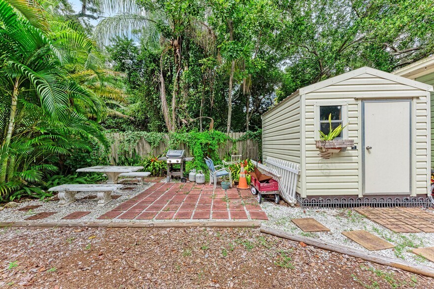 More Photos Of 1533 1st Avenue Dr W, Bradenton Multifamily For Sale