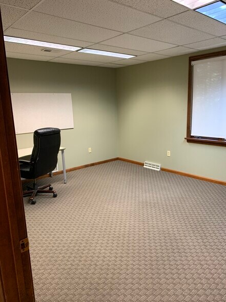 More Photos Of 88 Hopmeadow St, Weatogue Medical For Lease