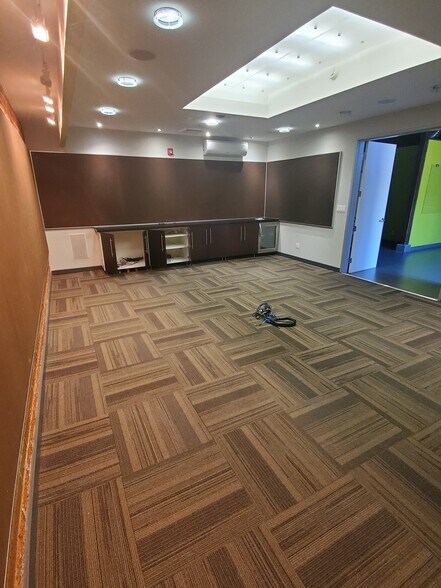 More Photos Of 4716 Vineland Ave, North Hollywood Loft Creative Space For Lease