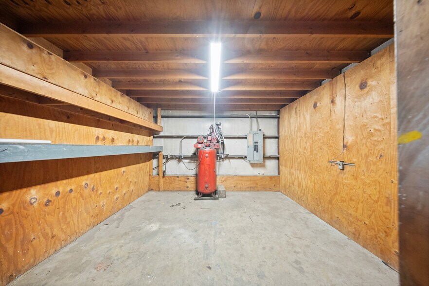More Photos Of 100 Armco Rd, Ashland Manufacturing For Lease