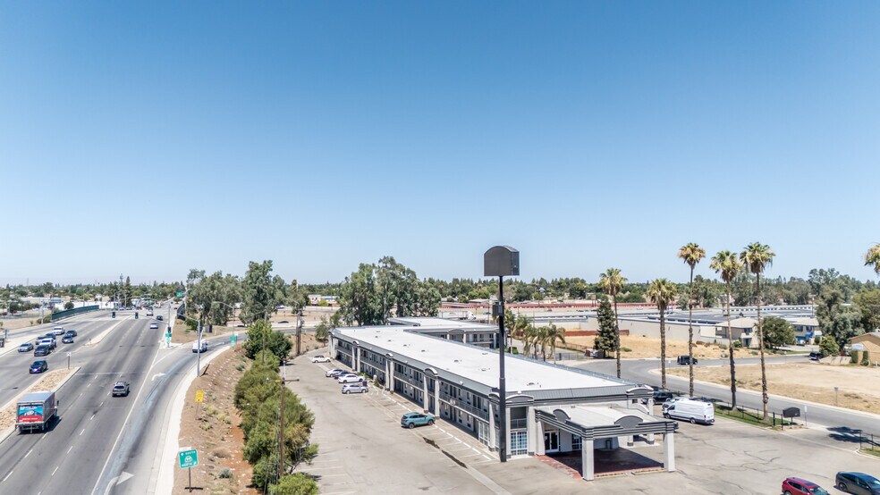 More Photos Of 2700 White Ln, Bakersfield Apartments For Sale