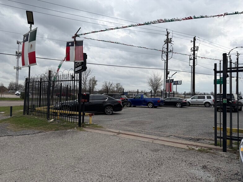 More Photos Of 11055 Eastex Fwy, Houston Freestanding For Sale