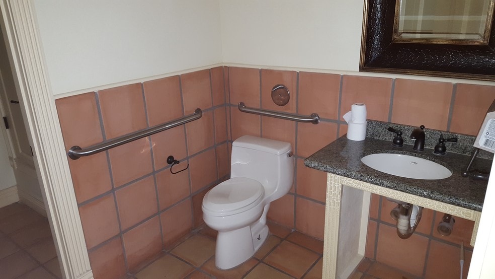 More Photos Of 154 N Festival Dr, El Paso Office For Sale