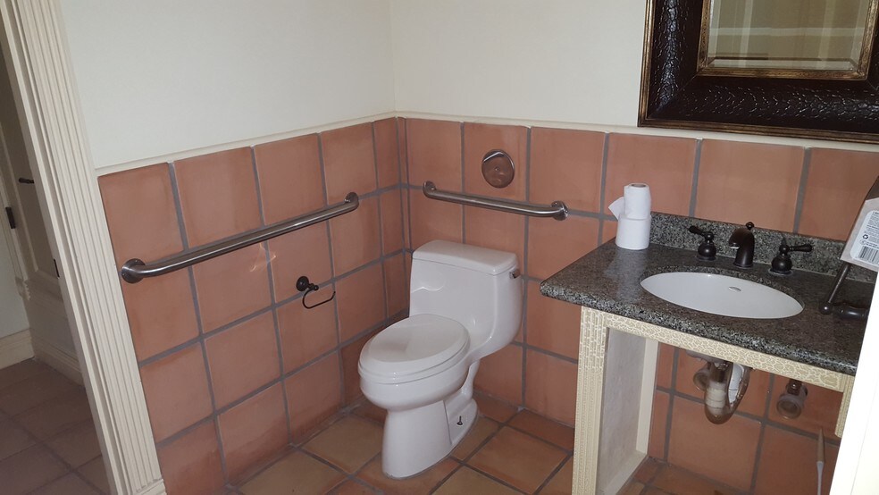 More Photos Of 154 N Festival Dr, El Paso Medical For Sale