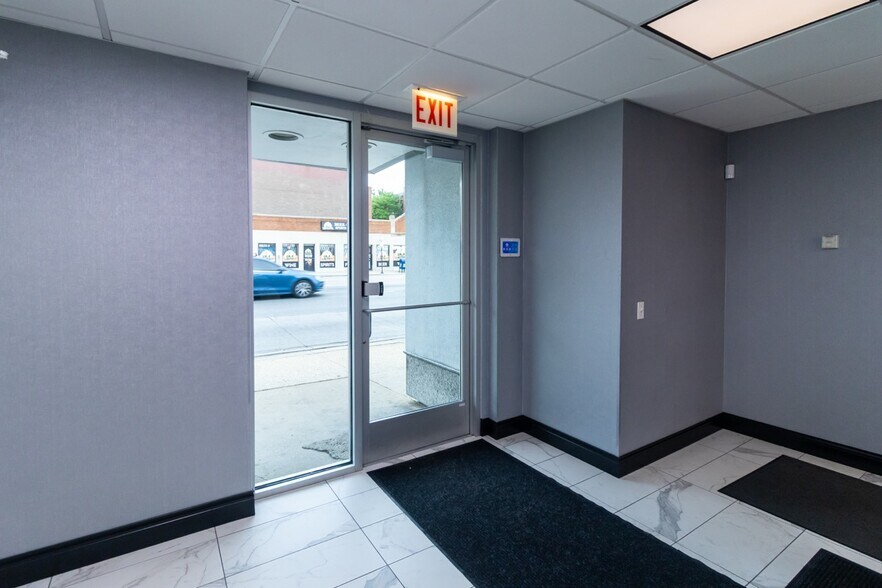 More Photos Of 2400 N Ashland Ave, Chicago Medical For Lease