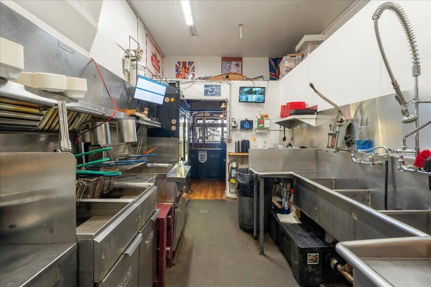 More Photos Of 70 - 74 Manor Drive w, Pacifica Storefront For Sale