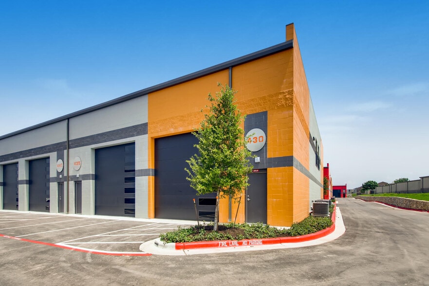 More Photos Of 2100 Double Creek Dr, Round Rock Warehouse For Lease