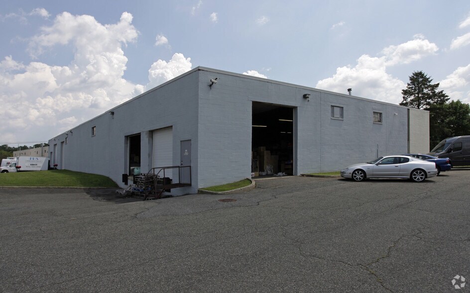More Photos Of 20 Leslie Ct, Whippany Warehouse For Lease