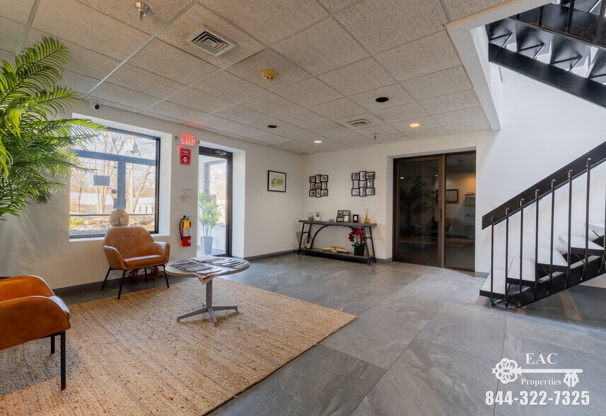 More Photos Of 22 Commerce Rd, Newtown Light Manufacturing For Lease