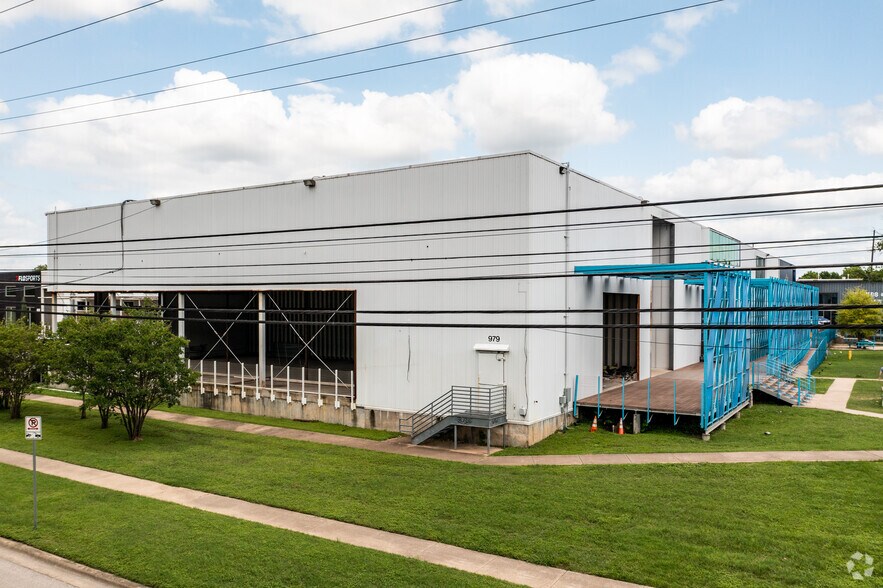 More Photos Of 979 Springdale Rd, Austin Office For Lease