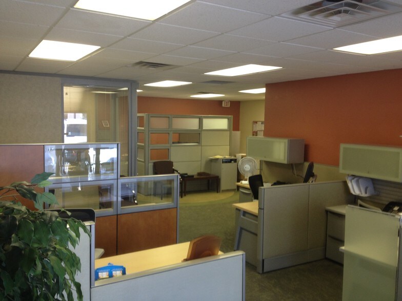 More Photos Of 240 E Sunset Rd, El Paso Office For Lease