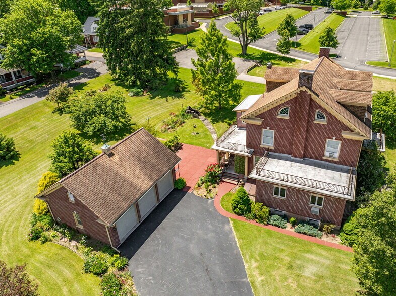 More Photos Of 570 E Main St, Middleburg Office Residential For Sale