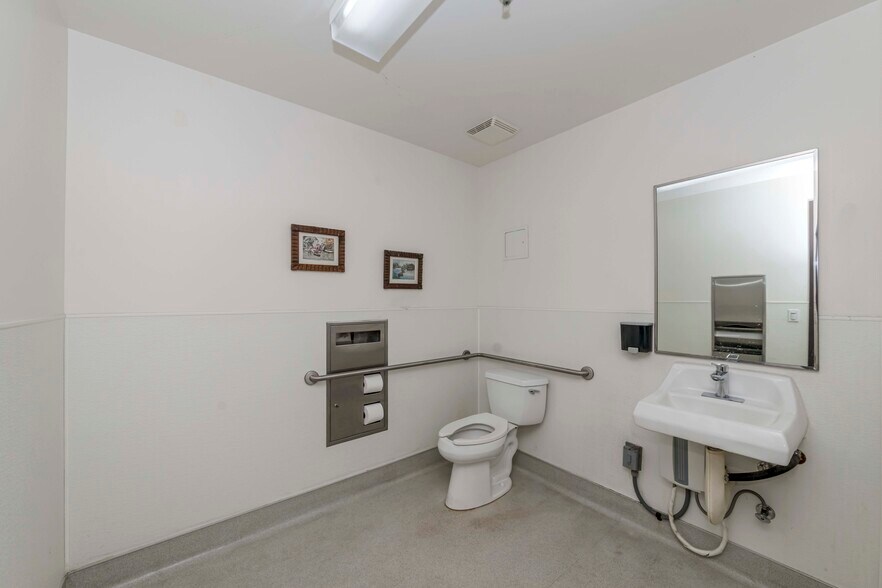 More Photos Of 1452 E Valencia Dr, Fullerton Warehouse For Sale