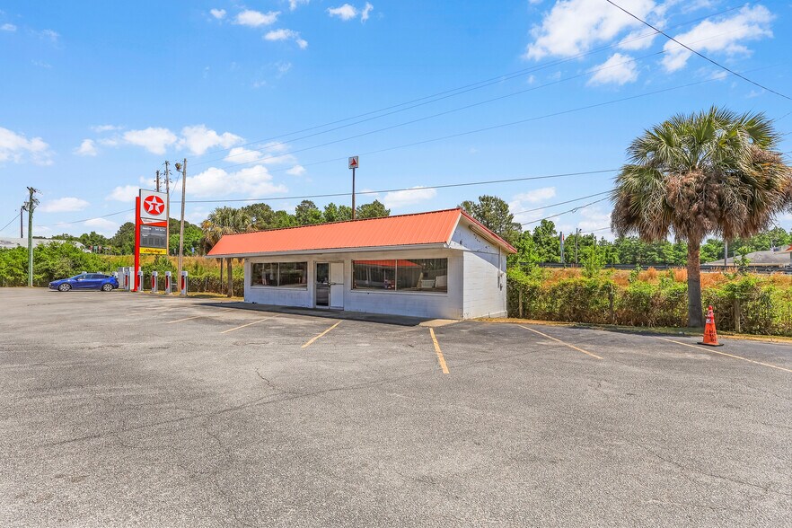 More Photos Of 500 Buff Blvd, Summerton General Retail For Sale