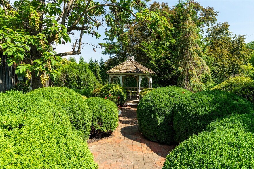 More Photos Of 252 David Bruce Ave, Charlotte Court House Hospitality For Sale