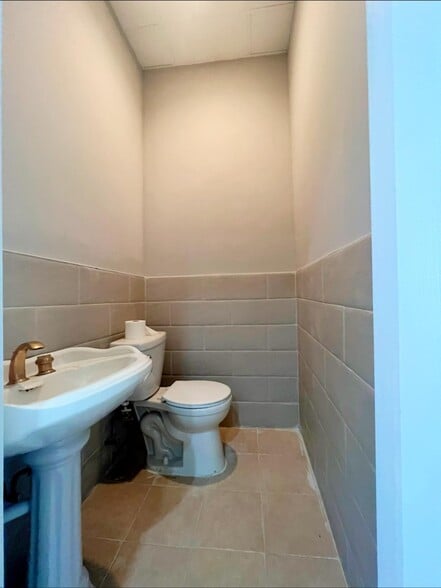 More Photos Of 35 Madison St, New York Apartments For Sale