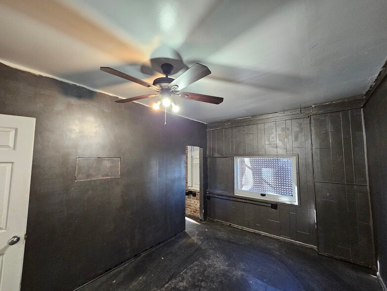 More Photos Of 3326 S Main St, Los Angeles Warehouse For Lease