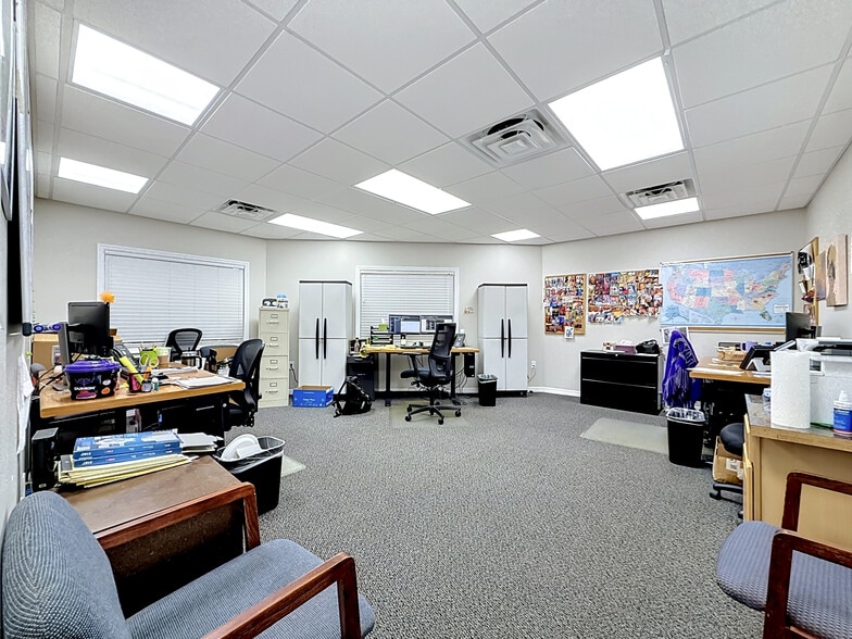 More Photos Of 4677 118th Ave N, Clearwater Manufacturing For Sale