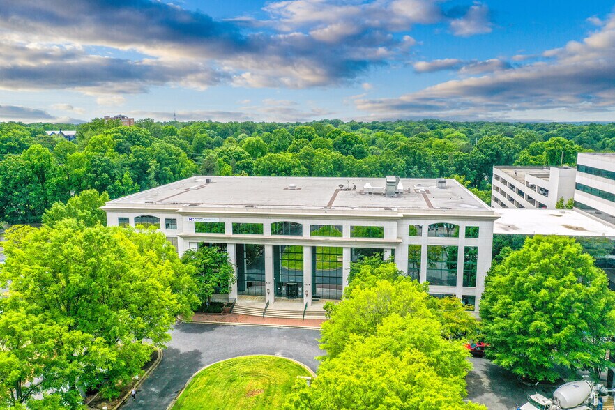 More Photos Of 6324 Fairview Rd, Charlotte Office For Lease