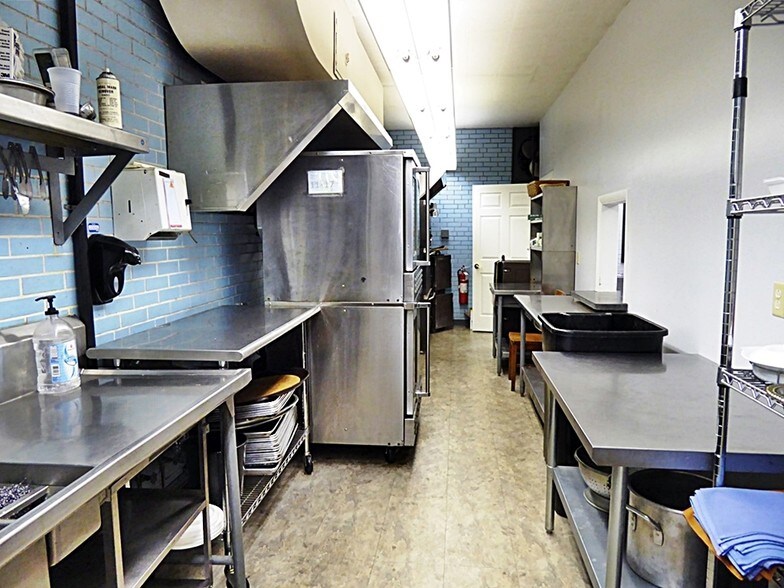 More Photos Of 879 Freeport Rd, Creighton Medical For Lease