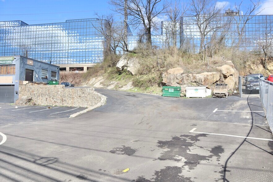 More Photos Of 225 Greenwich Ave, Stamford Manufacturing For Lease