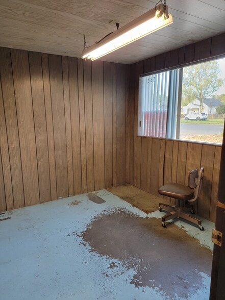 More Photos Of 532 Oregon Way, Longview Auto Repair For Lease
