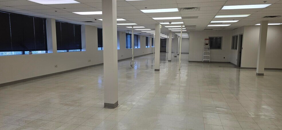 More Photos Of 621 E Brighton Ave, Syracuse Distribution For Lease