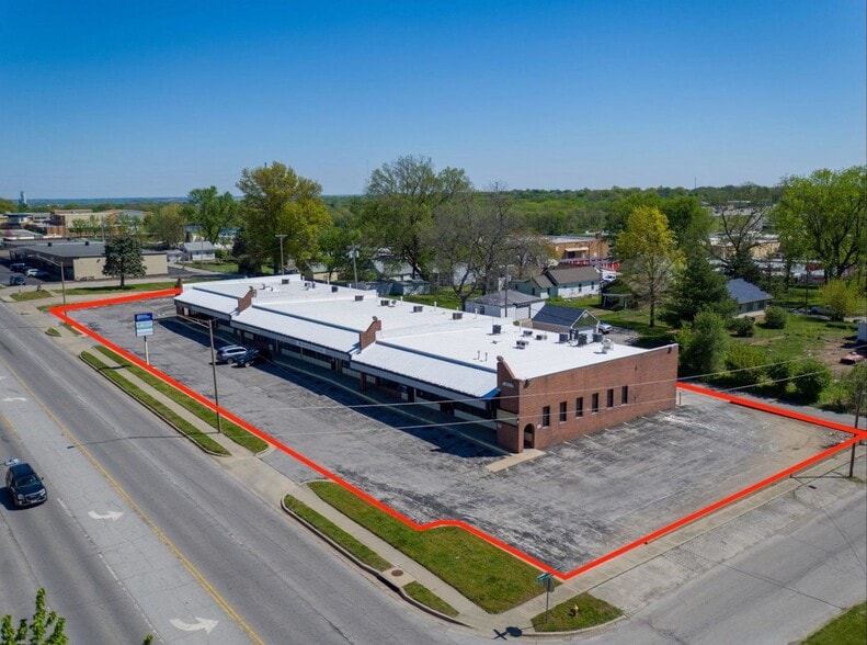 More Photos Of 815 N Noland Rd, Independence Unknown For Lease