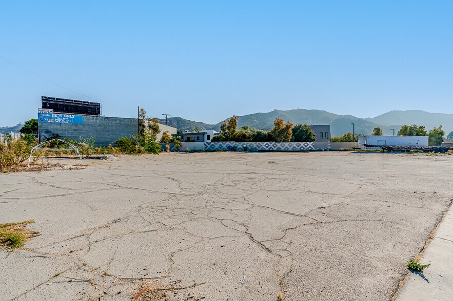 More Photos Of 7636 Foothill Blvd, Tujunga Land For Lease
