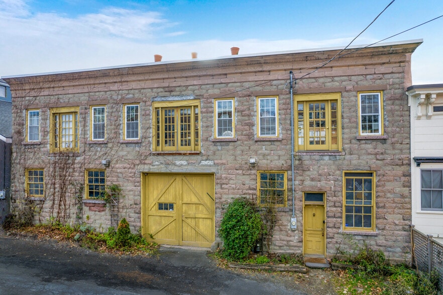 More Photos Of 705-707 Cherry Aly, Hudson Warehouse For Lease