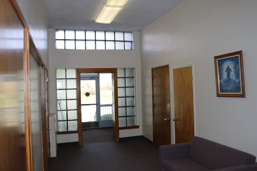 More Photos Of 590 S Main St, Payson Office For Sale