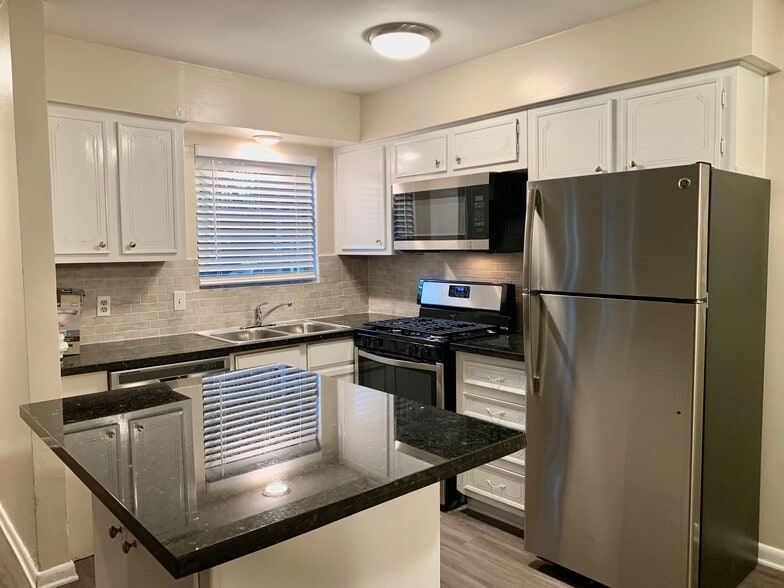 More Photos Of 1101 E Main St, League City Apartments For Sale