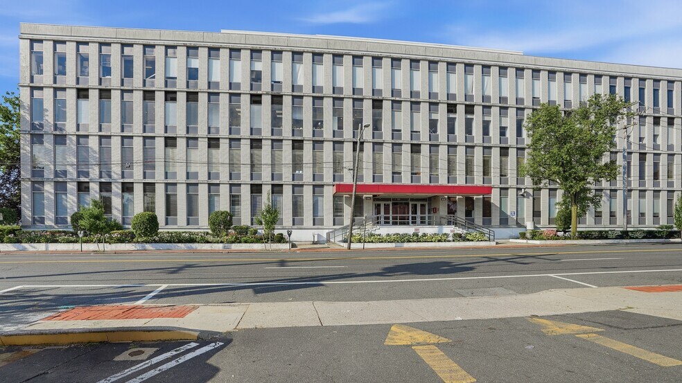 More Photos Of 444 Merrick Rd, Lynbrook Medical For Lease