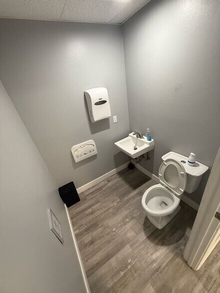 More Photos Of 1920 E Katella Ave, Orange Medical For Lease