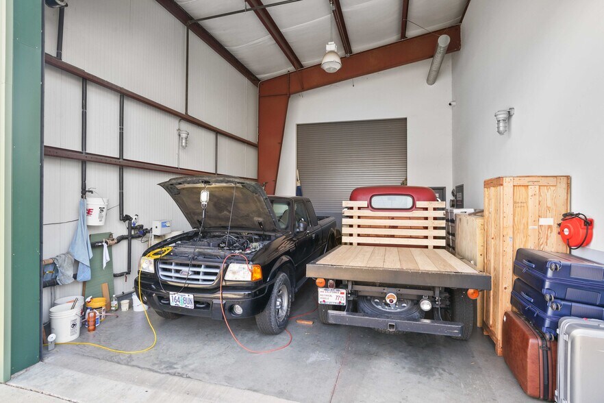 More Photos Of 3212 Mt Pinos Way, Frazier Park Light Manufacturing For Sale