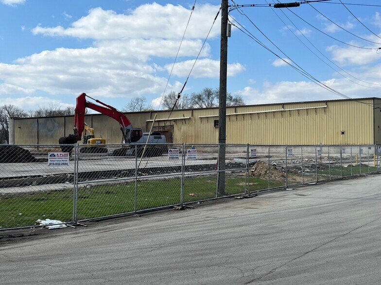 More Photos Of 307 E Washington St, Momence Industrial For Sale