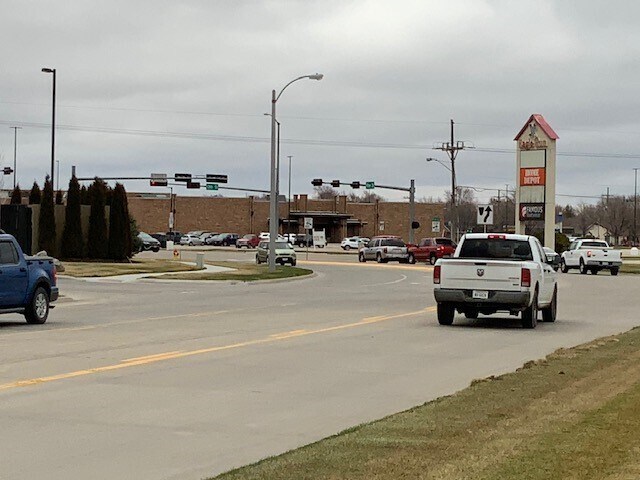 More Photos Of 1215 Allen Dr, Grand Island Unknown For Lease