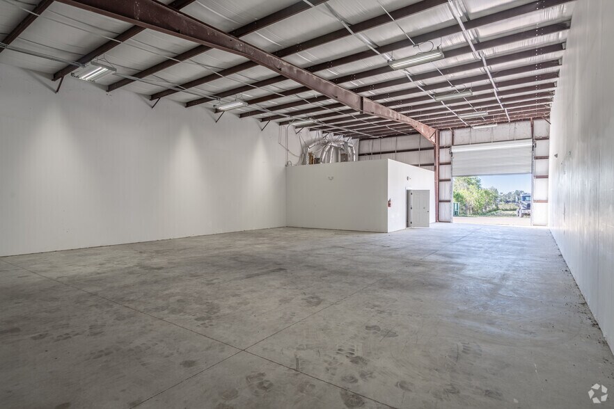 More Photos Of 105 W 365 Hwy, Port Arthur Warehouse For Lease